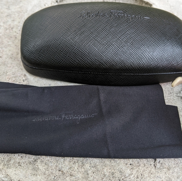 Beautiful Ferragamo sunglasses 🕶️ Used jost one Time .. New condition w box - Picture 5 of 16
